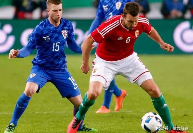 包含波兰大败捷克，小组出线前景受挫的词条