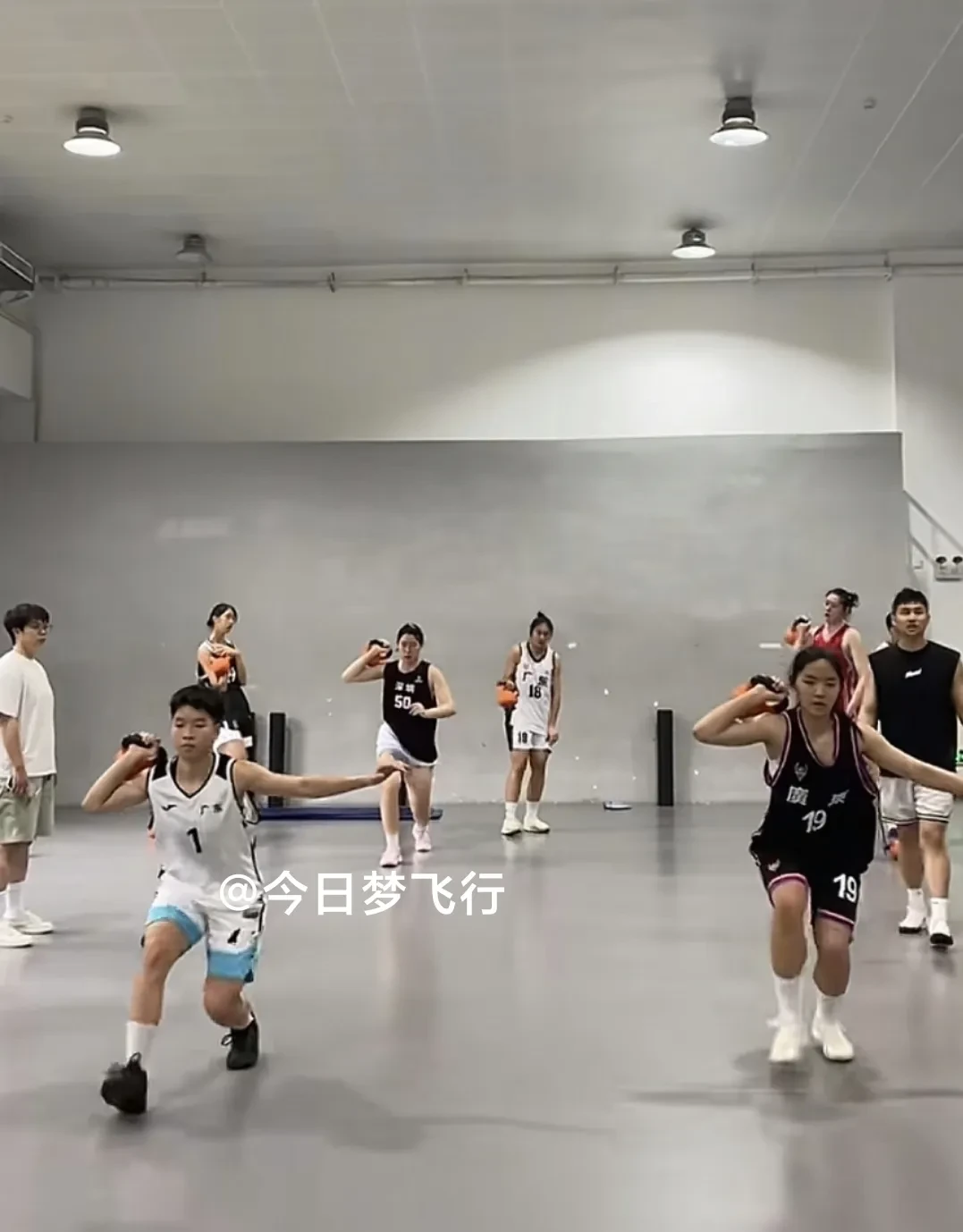 开云官方入口-怎样才能提高球队的成绩呢?俗话说 在讨论会上