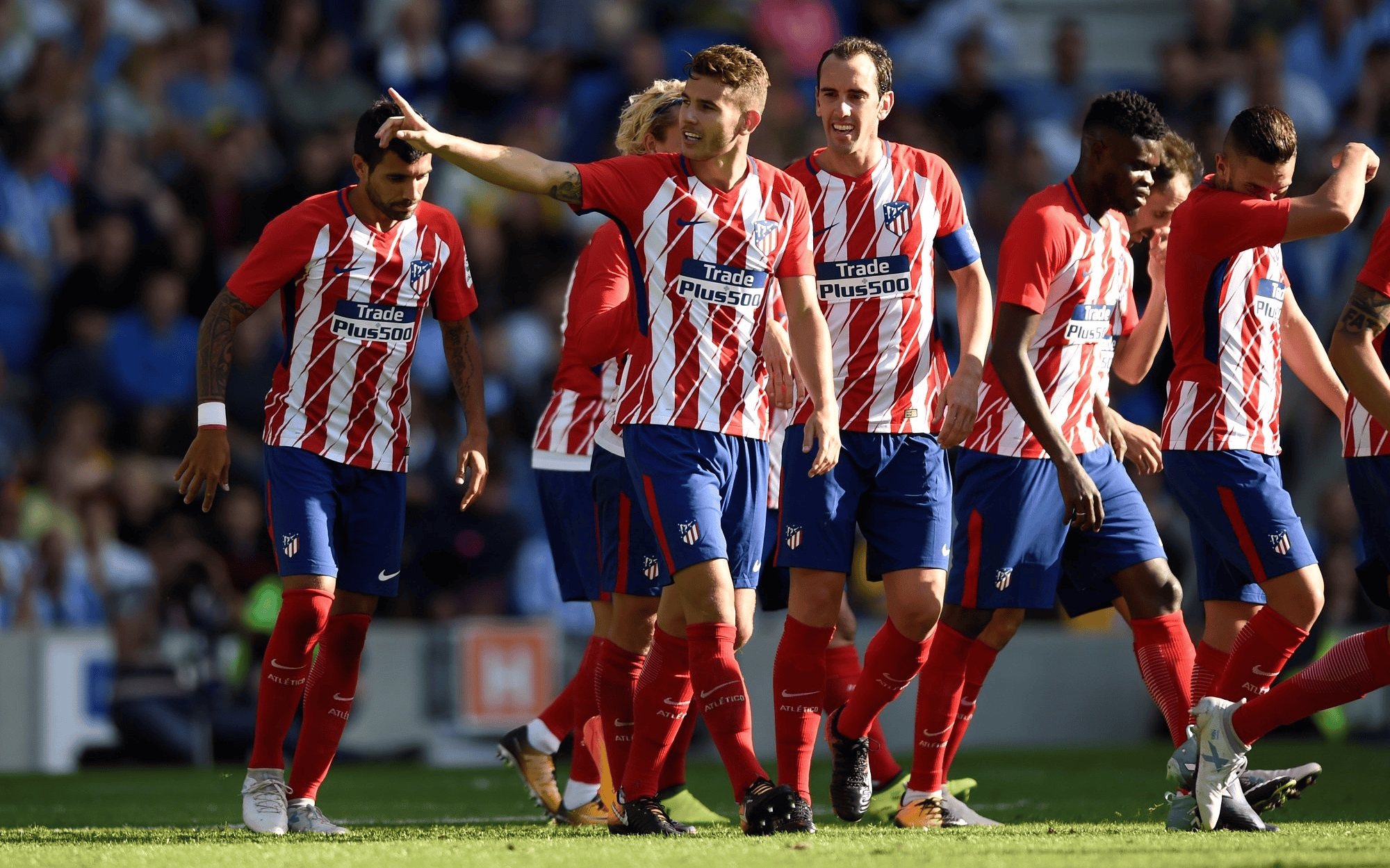 关于马德里竞技后防线调整效果显著，球队保持胜利的信息